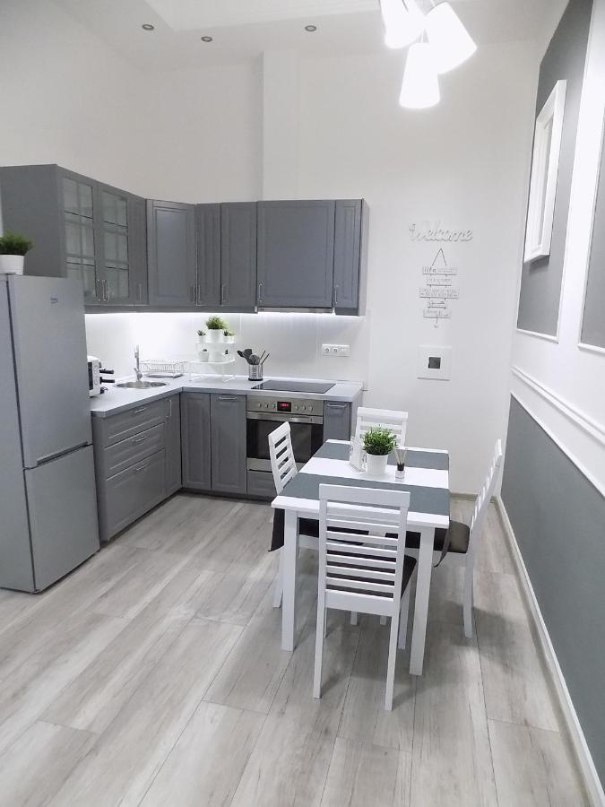 A10 Alkotmany B Apartment بودابست المظهر الخارجي الصورة