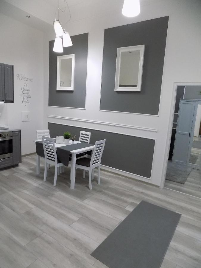 A10 Alkotmany B Apartment بودابست المظهر الخارجي الصورة
