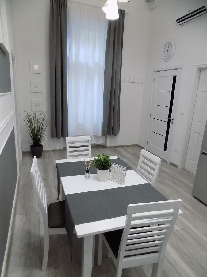 A10 Alkotmany B Apartment بودابست المظهر الخارجي الصورة