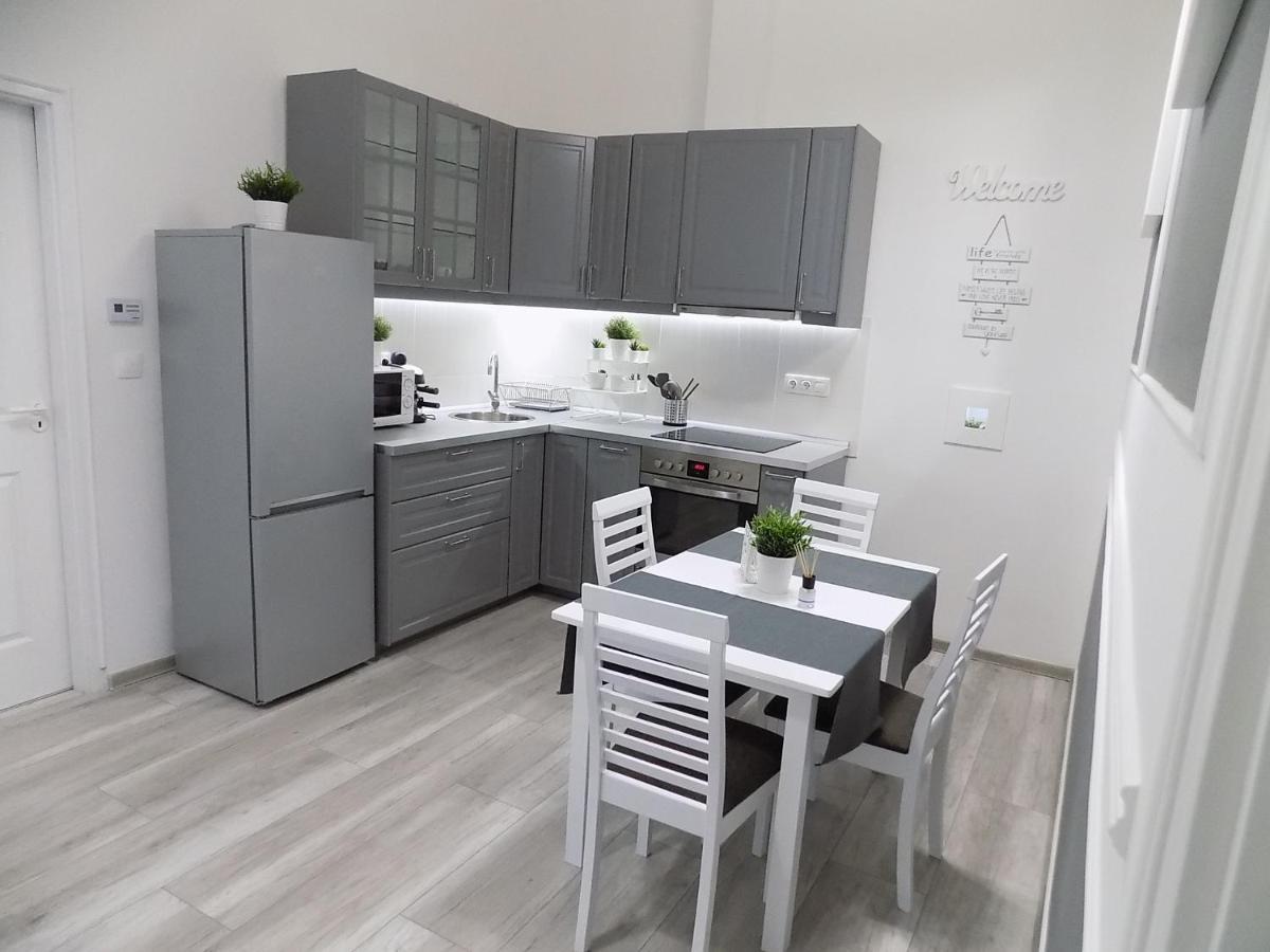 A10 Alkotmany B Apartment بودابست المظهر الخارجي الصورة